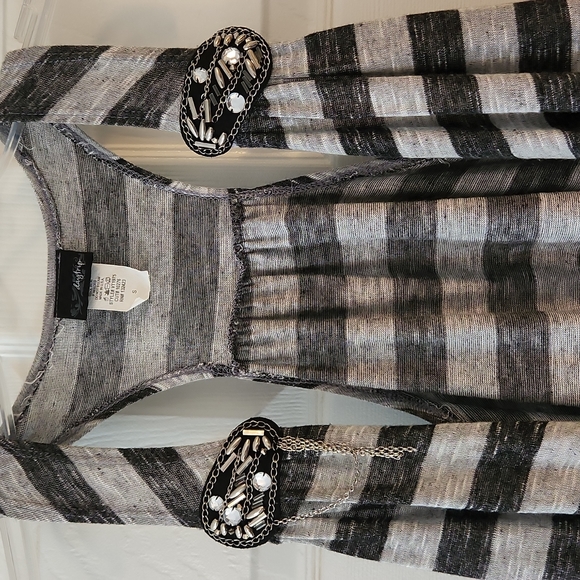 DAYTRIP VEST - Picture 2 of 4